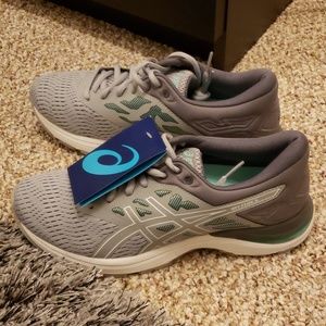 NWT Asics Gel Flux 5